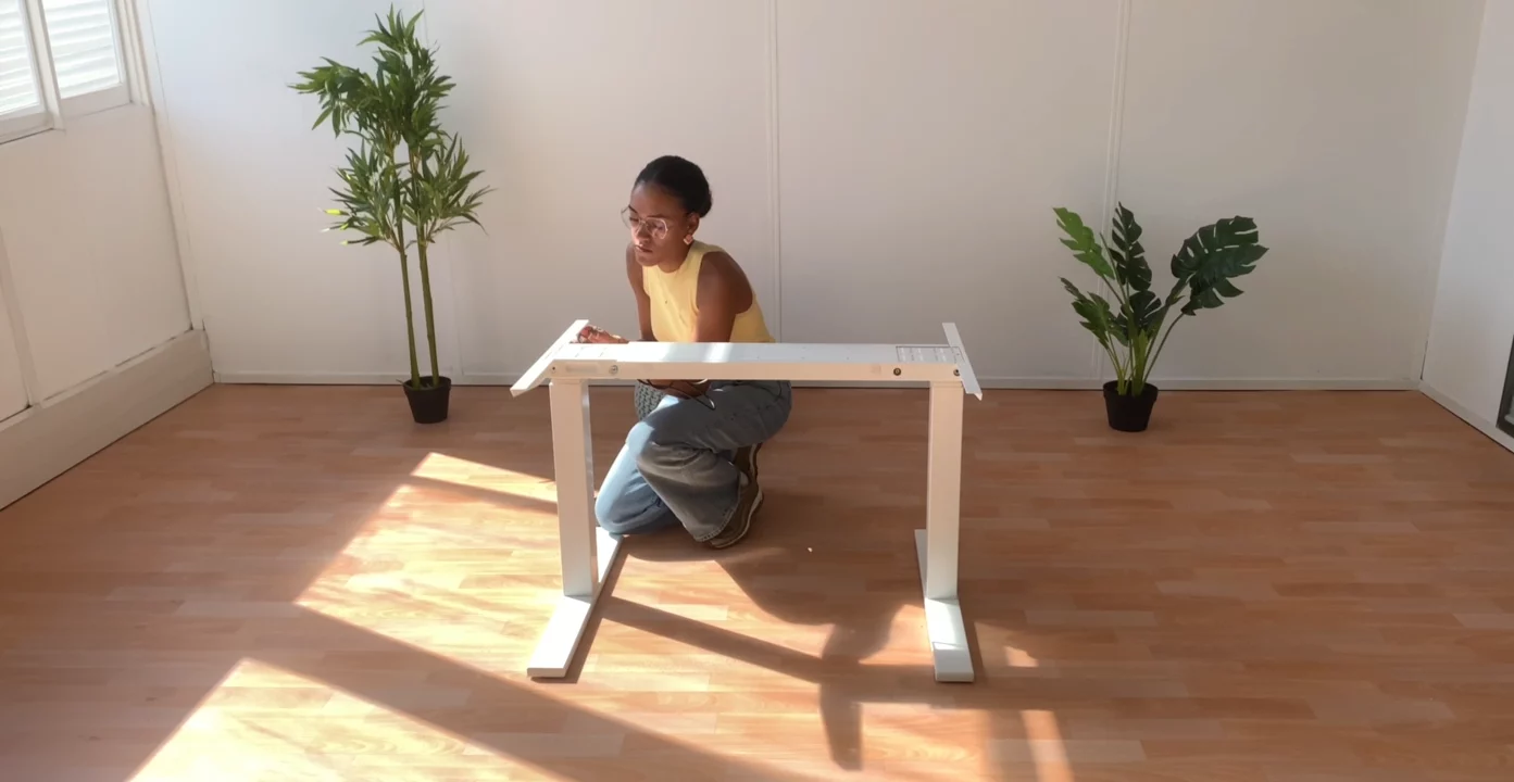 Miniature tournage, production vidéo bureau assis-debout — Studio Nyamh